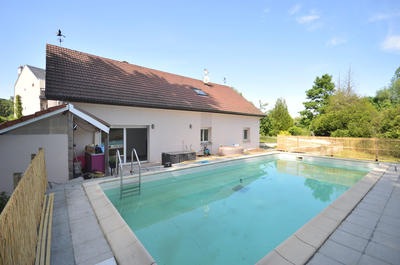 Maison - 220 m² - 10 pièces