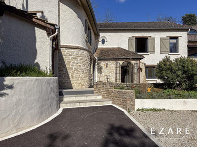 Maison - 384 m² - 10 pièces