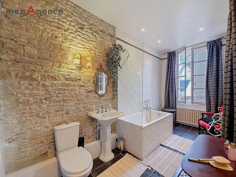 Maison - 200 m² - 10 pièces