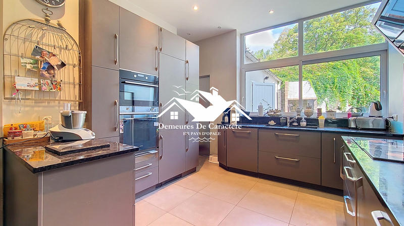 Maison - 399 m² - 14 pièces