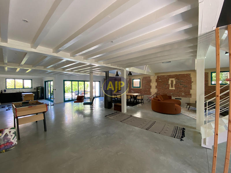 Maison - 270 m² - 6 pièces