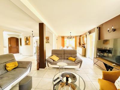 Maison - 155 m² - 7 pièces