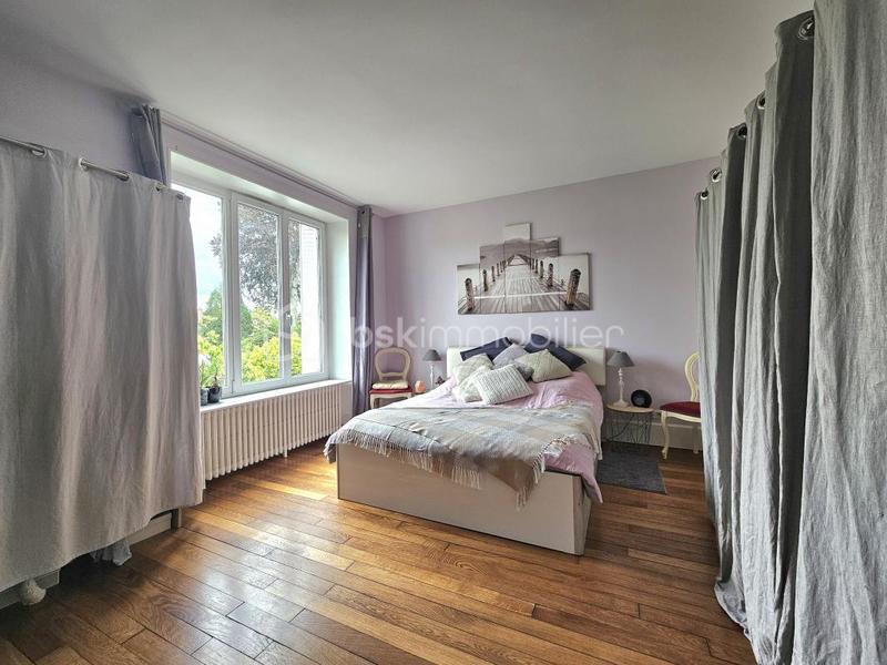 Maison - 208 m² - 8 pièces