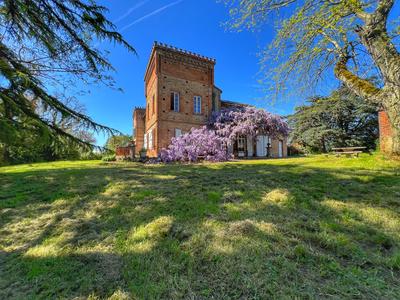 Maison de maîtres - 430 m² - 9 pièces