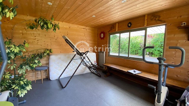 Maison - 230 m² - 8 pièces