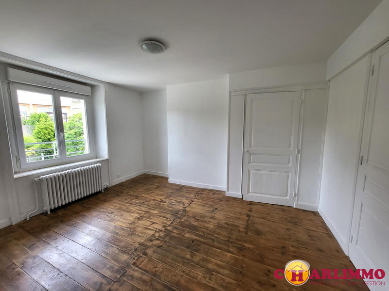 Maison traditionnelle - 211 m² - 10 pièces