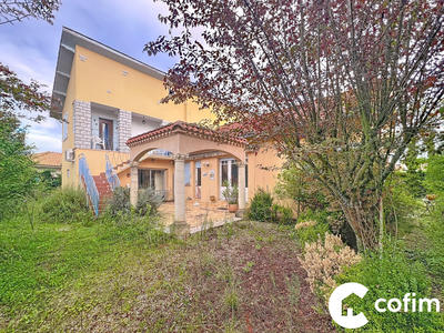 Maison - 182 m² - 7 pièces