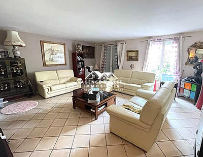 Maison - 255 m² - 7 pièces