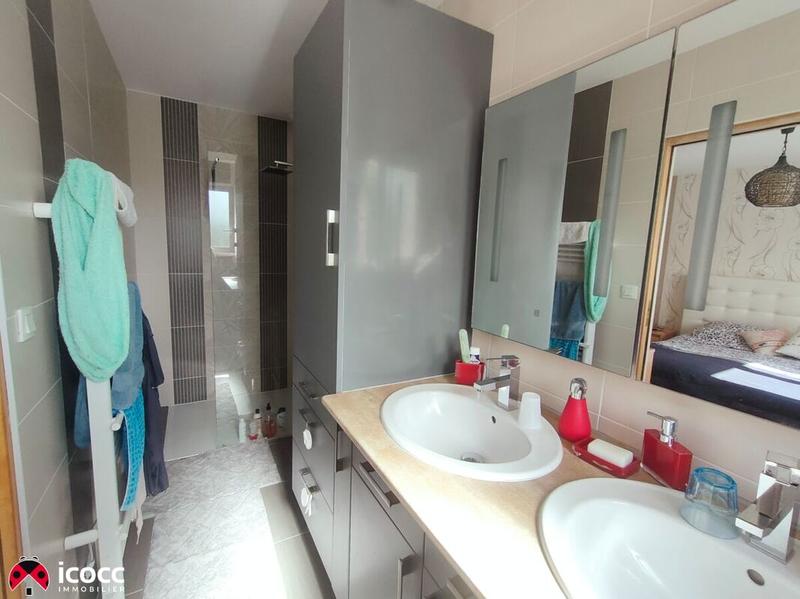 Maison - 223 m² - 10 pièces