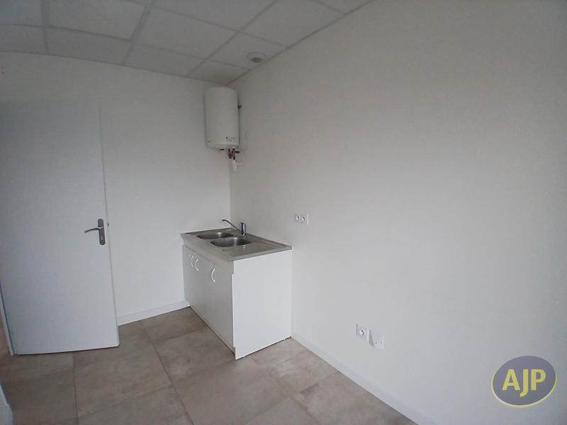 Local d'activité / Entrepôt - 47 m² - 3 pièces