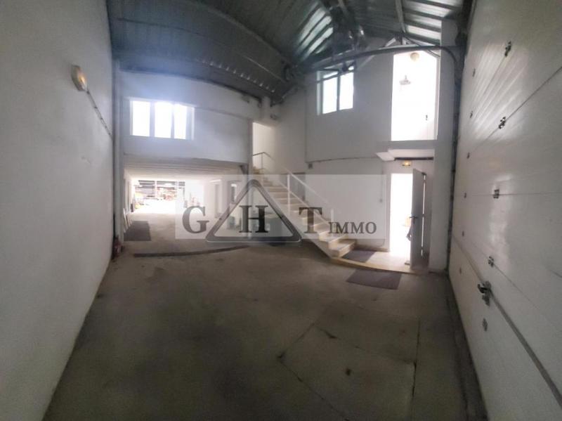 Entrepôt - 472 m²