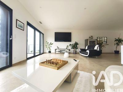 Maison - 217 m² - 5 pièces