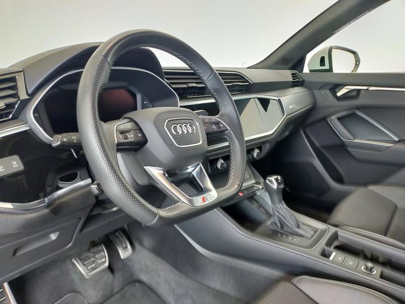 Audi Q3 45 TFSIe 245 ch s tronic 6 s line