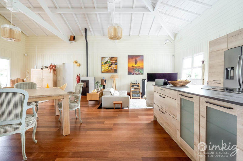 Maison - 215 m² - 9 pièces