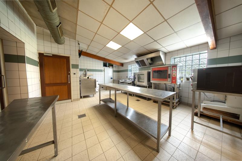 Fonds de commerce - Magasins - 241 m²