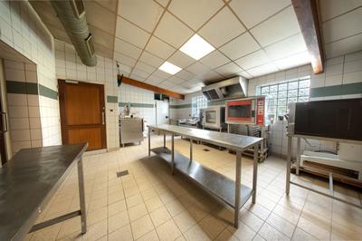 Fonds de commerce - Magasins - 241 m²