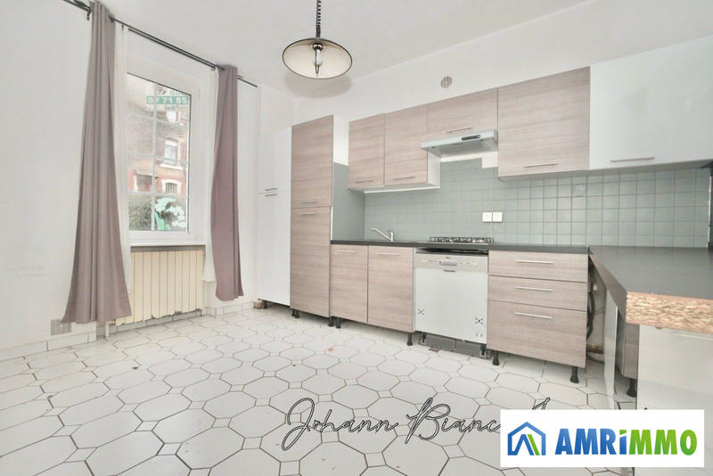 Maison traditionnelle - 76 m² - 5 pièces