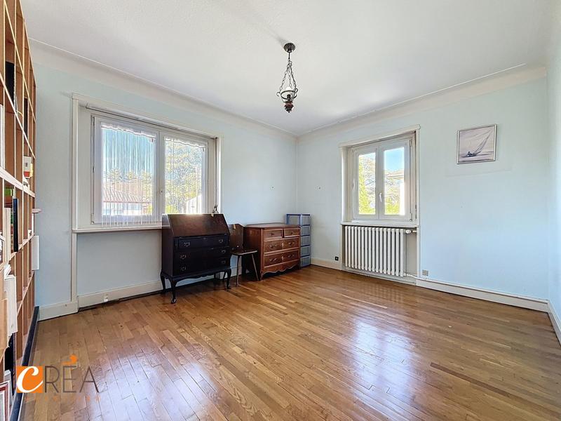 Maison - 215 m² - 8 pièces