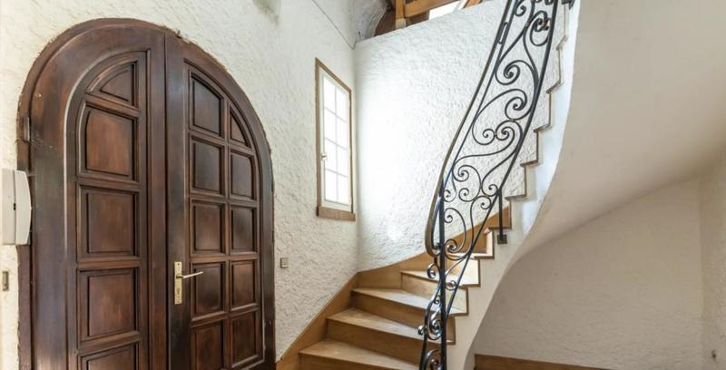 Maison - 280 m² - 10 pièces