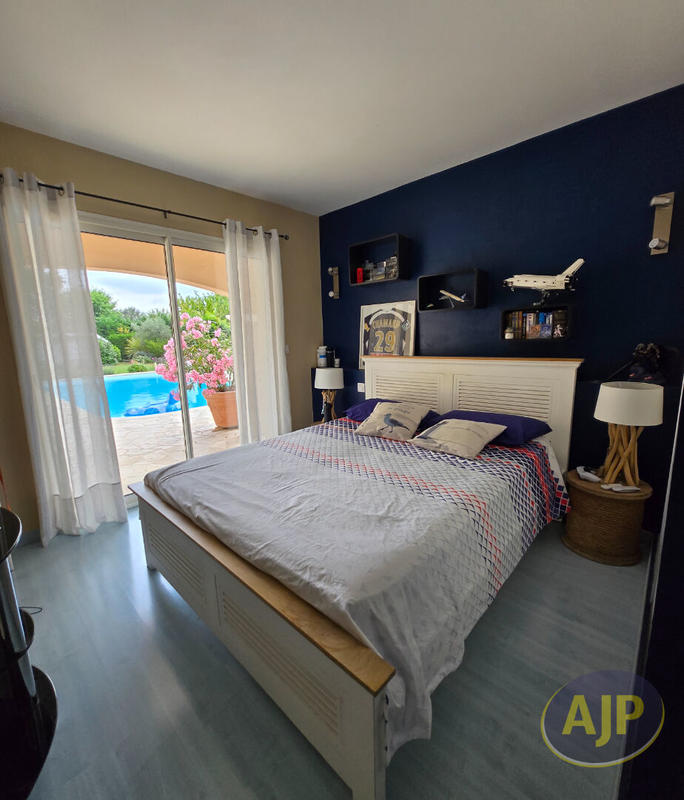 Maison - 205 m² - 6 pièces