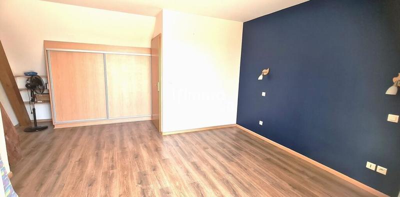 Maison - 213 m² - 9 pièces