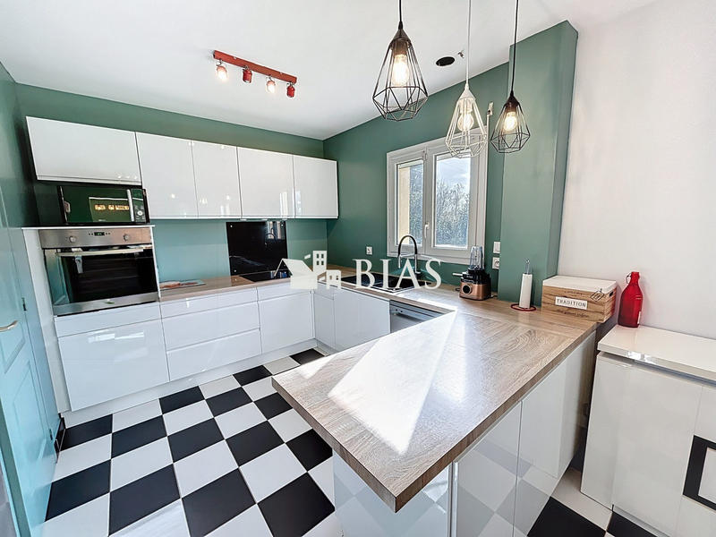 Maison - 150 m² - 8 pièces