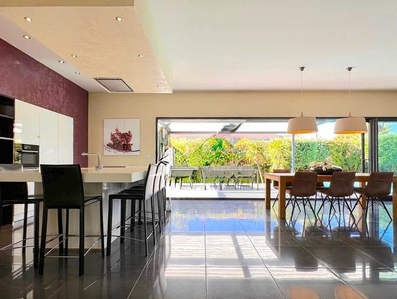 Maison - 200 m² - 5 pièces