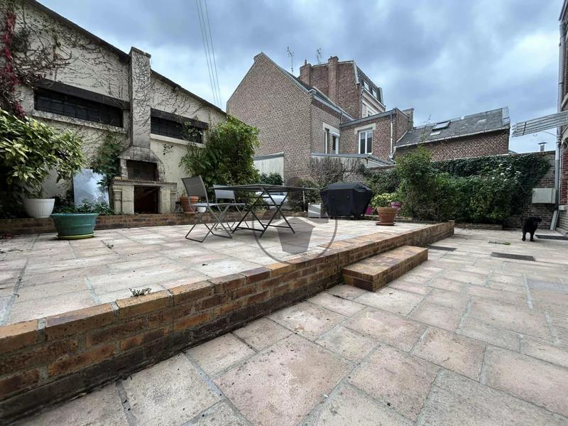 Maison - 280 m² - 9 pièces