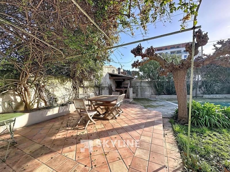 Maison - 197 m² - 9 pièces