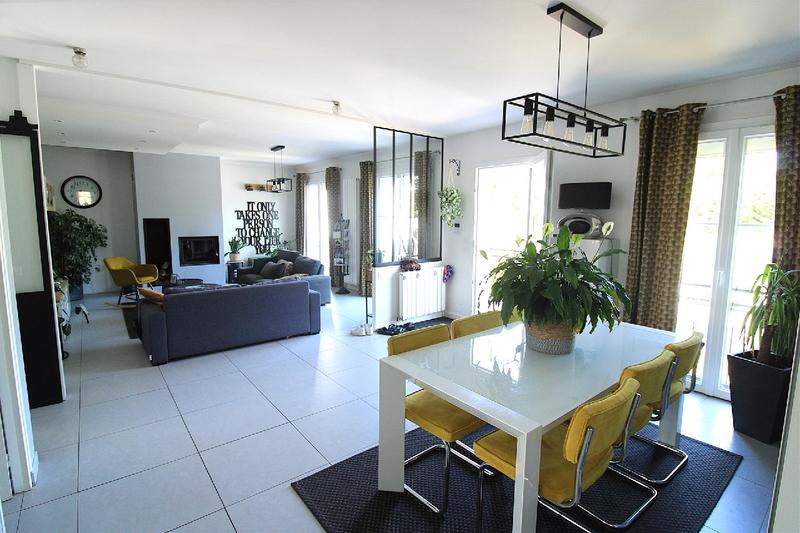 Maison - 220 m² - 7 pièces