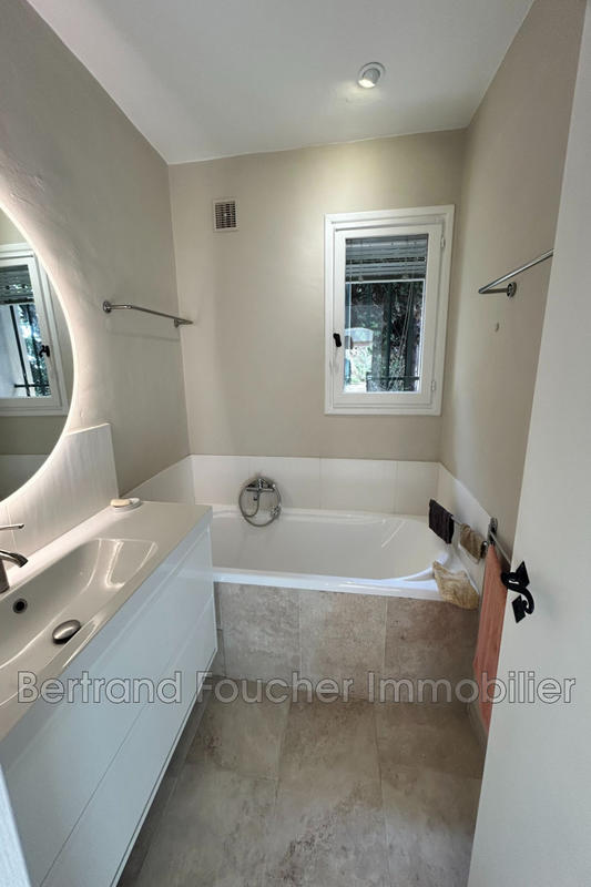 Maison - 1 413 m² - 5 pièces