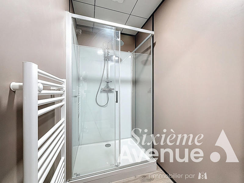 Local d'activité / Entrepôt - 1 870 m²