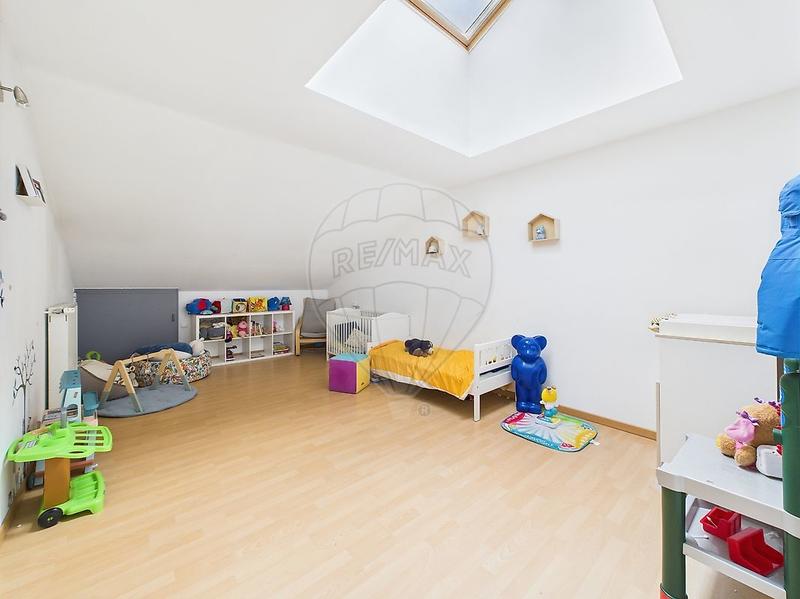 Maison - 233 m² - 8 pièces