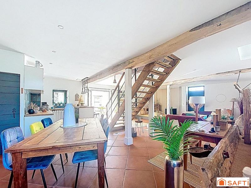 Maison - 372 m² - 12 pièces