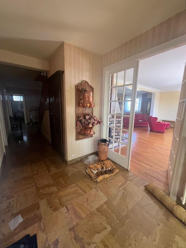 Maison traditionnelle - 231 m² - 9 pièces