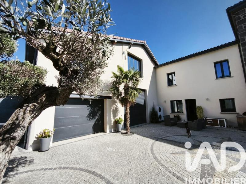 Maison - 300 m² - 10 pièces