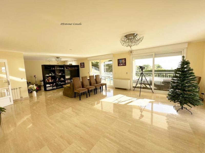 Maison - 200 m² - 6 pièces