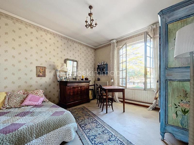 Maison - 280 m² - 10 pièces