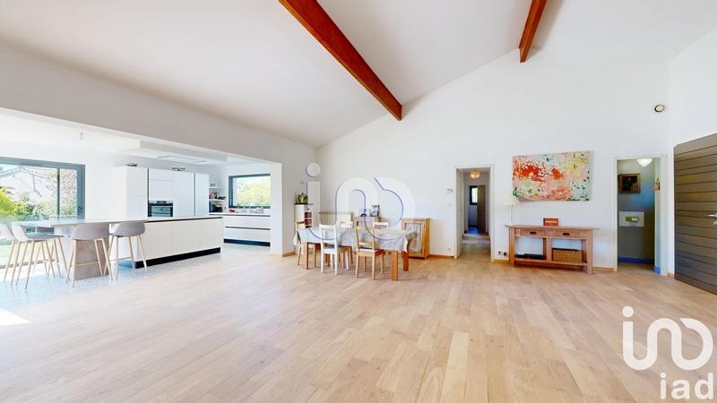 Maison - 220 m² - 7 pièces