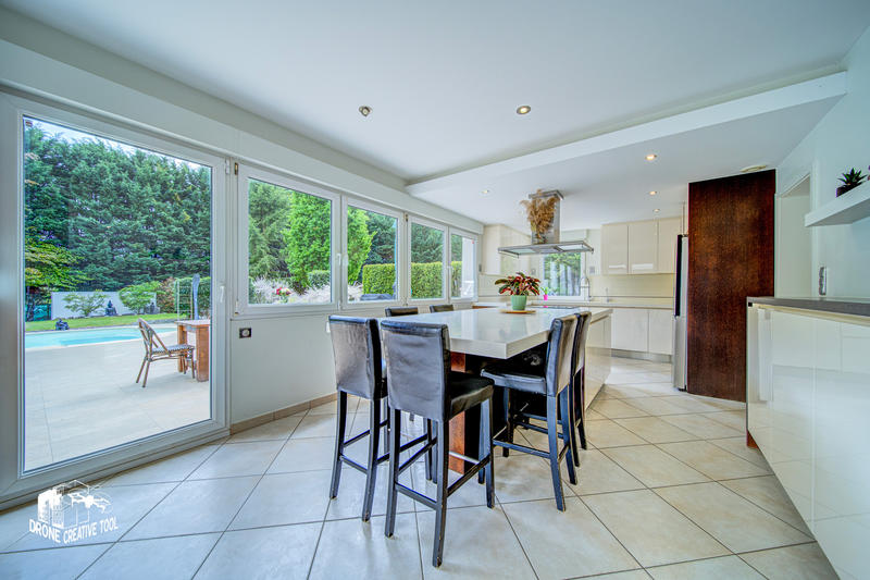 Maison - 280 m² - 7 pièces