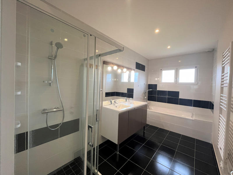 Maison - 99 m² - 4 pièces