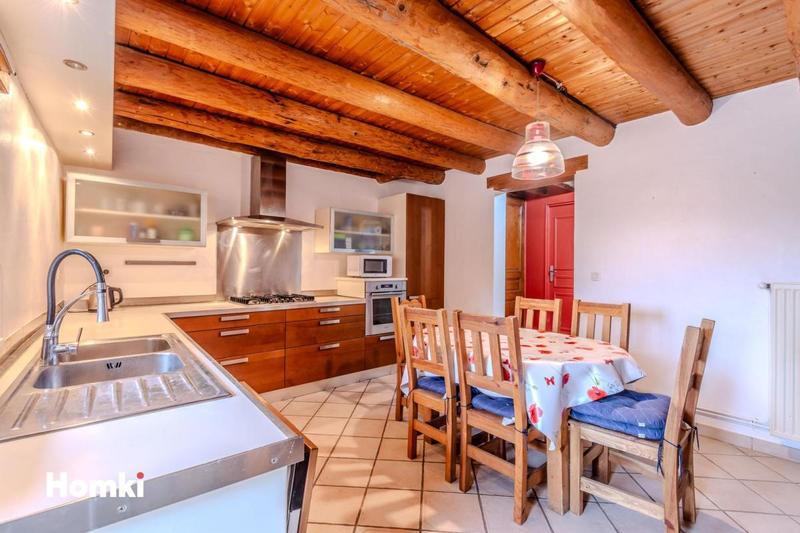 Maison - 200 m² - 7 pièces