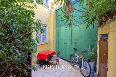 Immeuble - 300 m² - 16 pièces