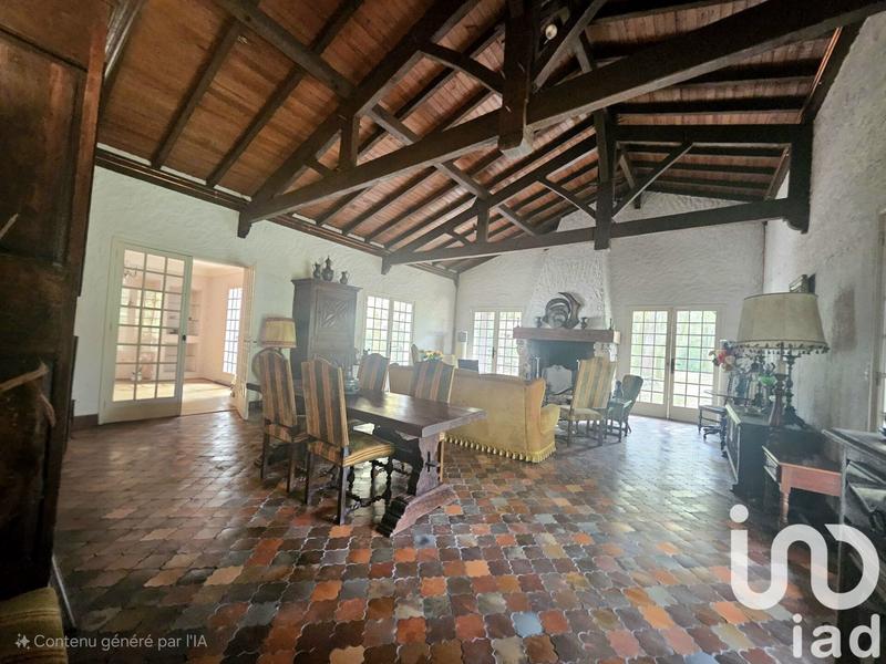 Maison - 258 m² - 8 pièces