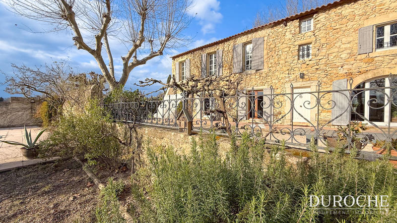 Mas - 318 m² - 11 pièces