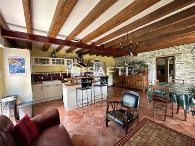 Maison de village - 217 m² - 8 pièces