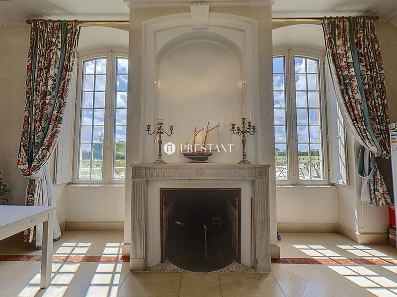 Maison - 675 m² - 11 pièces