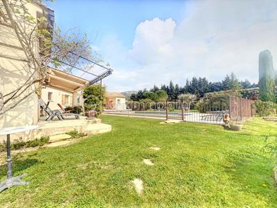 Propriété - 181 m² - 7 pièces