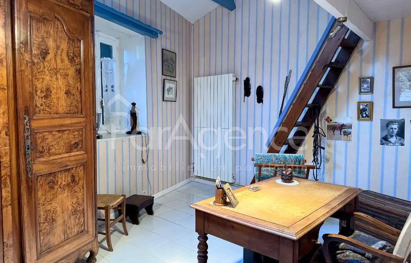 Maison - 241 m² - 8 pièces