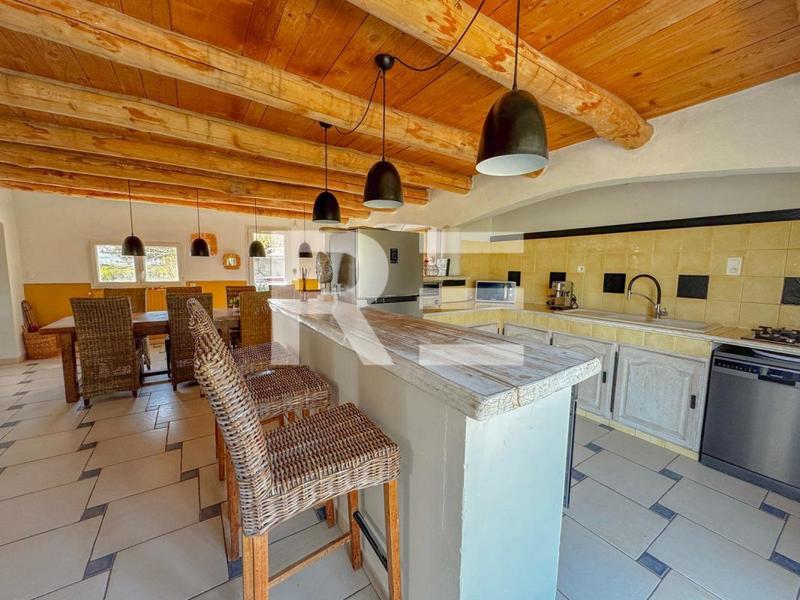 Maison - 165 m² - 9 pièces